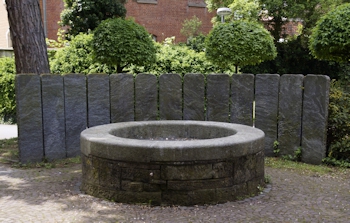 Mittelalterlicher Brunnen